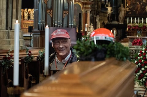 Dan último adiós a Niki Lauda; celebridades se hacen presentes