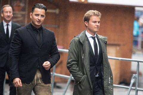 El expiloto alemán de Fórmula Uno Nico Rosberg y el cantante austriaco Andreas Gabalier
