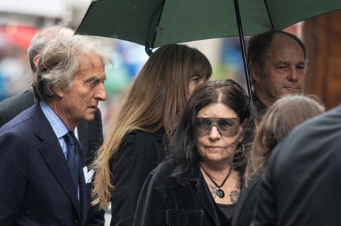 El expiloto austriaco de Fórmula Uno Gerhard Berger (dcha) y el expresidente de Ferrari Luca Cordero de Montezemolo