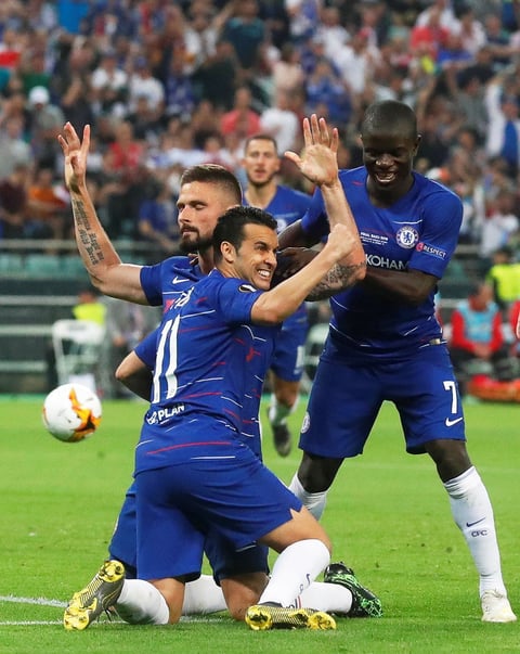 El francés Giroud inauguró el marcador a los 49 minutos al marcar de cabeza tras un centro medido de Emerson.