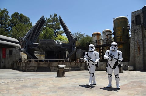 Galaxy's Edge ofrece un nuevo mundo en Disneyland