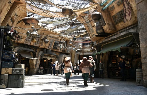 Galaxy's Edge ofrece un nuevo mundo en Disneyland