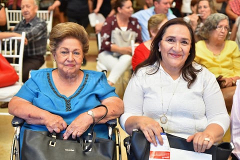 30052019 EN EL MALL.  Dora y Paty.