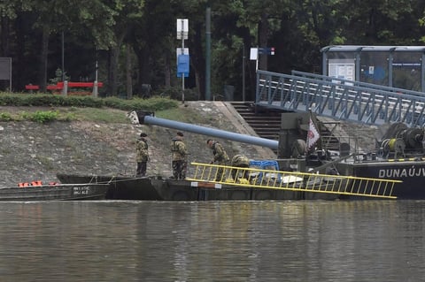 Siete pasajeros pudieron alcanzar a nado las orillas del río o fueron rescatados a tiempo, pero otros siete han sido hallados sin vida.
