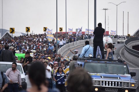 Empresas consultoras, asociaciones civiles, si encima organismos civiles, comerciales e industriales y empresariales se adhirieron a lo largo de la marcha.
