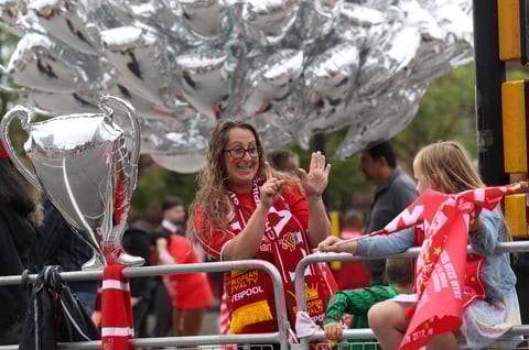 Liverpool festeja su título de la Champions con desfile