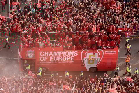 Liverpool festeja su título de la Champions con desfile