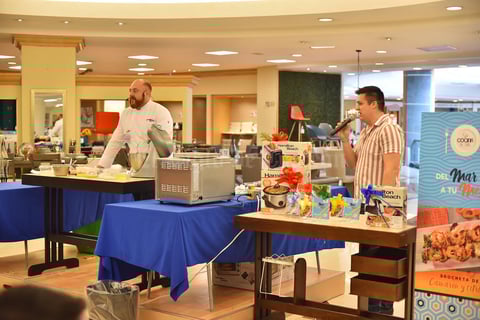 03062019 El reconocido chef compartió útiles consejos con los asistentes.