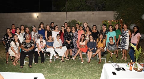 01062019 LA DESPIDEN DE SU SOLTERíA.  Dinorah Contreras López se casará en breve con su prometido, Julio Alonso Sánchez de los Santos. Las organizadoras de la recepción prenupcial fueron Ale, Vero, Gloria, Nadia, Lucy, Carmelita, Olga, Anabel, Blanca, Marlen y Sofía.