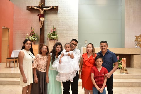 01062019 Addanary en compañía de su familia.