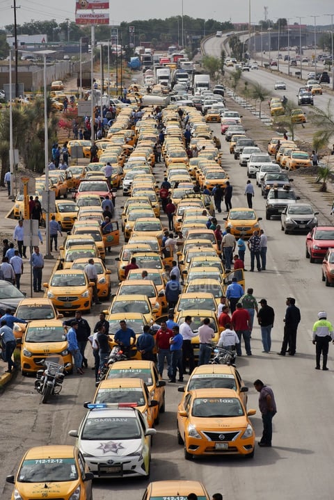 Unos 500 taxistas fueron los que protestaron.