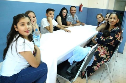 04062019 Presentes en fiesta de aniversario.