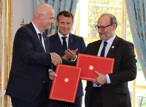 Selección francesa recibe máxima distinción del país