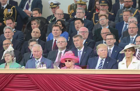 También estuvieron presentes la primera ministra británica, Theresa May, el príncipe Carlos y varios jefes de Estado y de Gobierno.