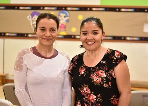 05062019 POSAN PARA LA FOTO.  Katia y Elva.