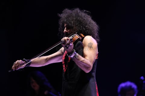 El prodigio del violín se presentó anoche en el Auditorio del Pueblo, un recinto muy distinto a aquel que pisó en 2016, el Teatro Ricardo Castro.