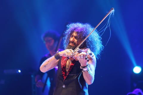 'Bacherolette' (Björk) y "Alien's office" completaron el concierto que esta noche se repetirá en la Comarca Lagunera y que por los próximos meses llevará a Malikian y su escuadrón por todo el mundo.