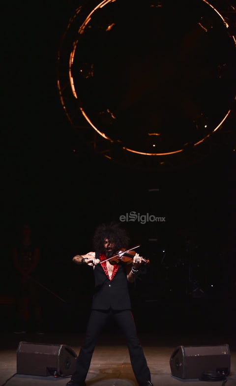 El violinista de alma zíngara se plantó frente a los descendientes de los irritilas, otros nómadas que fueron a verlo.