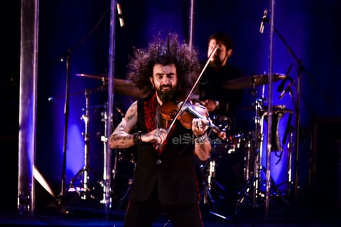 Bromeó provocando una sonrisa en el público, Malikian maneja la simpatía como domina al violín.