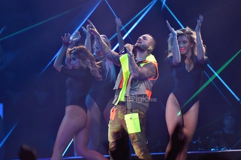 Maluma se deja querer por sus fanáticos laguneros
