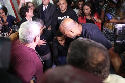 Neymar se presenta a declarar en comisaria de Brasil
