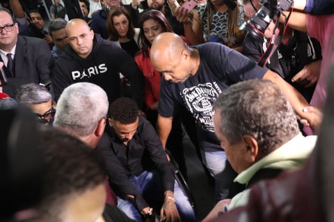 Neymar se presenta a declarar en comisaria de Brasil