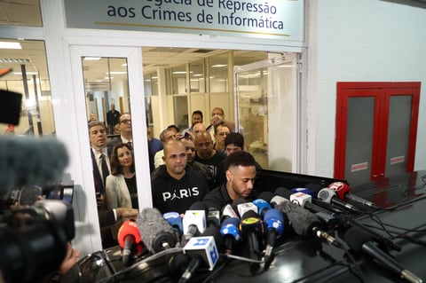 Se dio a conocer un video en su cuenta de Instagram en la que aparecen las conversaciones y las fotos de la mujer, lo que llevó a la Policía Civil de Río  de Janeiro a abrir una nueva investigación sobre la divulgación de las imágenes.