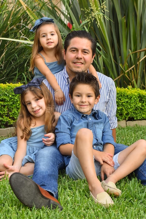 René con sus hijos René, Romi y Regina 5