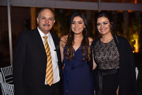 Eduardo, Ana Laura y Carmen