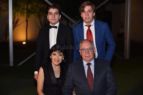 Pedro, Gaby, Pablo y Santiago