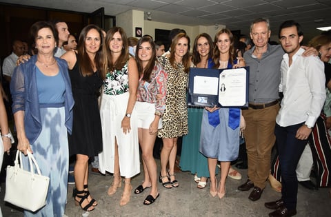 María José, Luisa, Liliana, Santiago, Carlos, Miriam, Lucía y Lola