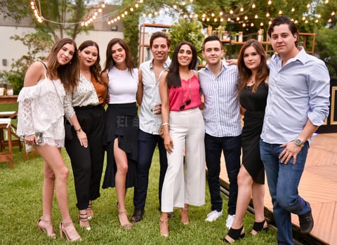 José Antonio con Ana Paula, Paulina, Andrea, Salma, Roberto, Sofía y Jerson