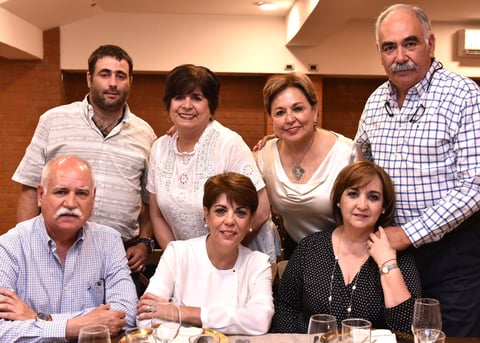 Elsa, Ricardo, Ana Rosa, Agustín, Coco, Sofía y Ale