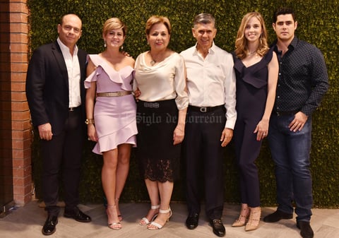 Jaime Méndez Vigatá con Sofía Anaya de Méndez, Ana Sofía, César, Jaime y Ana