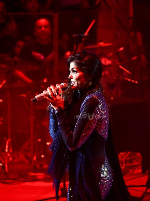 Ana Bárbara rindió un homenaje a Joan Sebastián con el tema Secreto de amor. En una pantalla colocada en la parte de arriba del escenario podían verse imágenes del fallecido artista.
