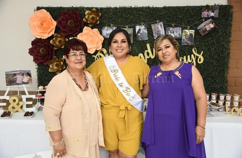 08062019 Amigas de la futura esposa la felicitaron ampliamente.