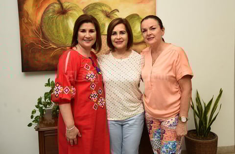 08062019 MUY CONTENTAS.  Carmelita, Silvia y Carmelita.