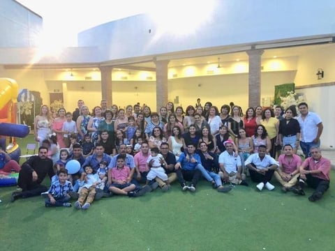 08062019 LA FOTO DEL RECUERDO.  Andrés Rentería Herera en su bautizo acompañado de toda su familia.