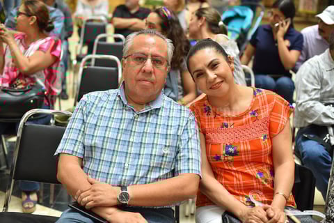 08062019 EN EL MALL.  Guillermo y Zorayda.