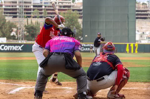 Aneury Tavárez arrancó el juego con triple al derecho, y posteriormente anotó con elevado de sacrificio al derecho de Javier Salazar.