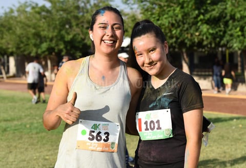10062019 PARTICIPAN EN CARRERA.  Karla y Mariana.