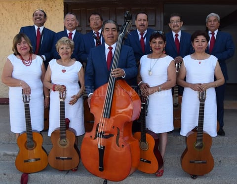 10062019 Rondalla Voces del recuerdo de Matamoros, Coahuila, con su director, Miguel A. Lozano.