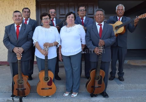 10062019 Rondalla Amistad de San Pedro de las Colonias, Coahuila, con su director, Arturo Alemán.