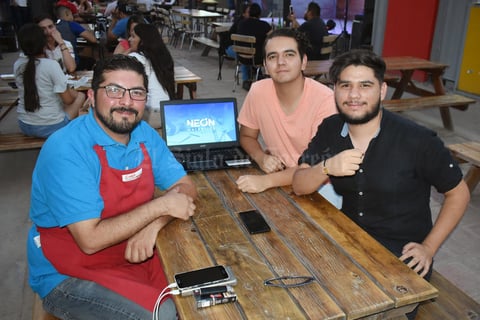 11062019 Jonathan, Beto y Ross.