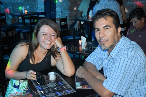 11062019 Angie y Moy.