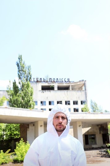 Fotos de Luisito Comunica en Chernobyl causan polémica en redes