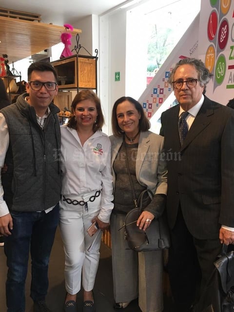 12062019 Pineda Damián, artista en joyería, Rosy Campos, subsecretaria de Desarrollo Artesanal, la actriz Diana Bracho y el artista Juan Manuel de la Rosa.