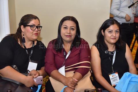 13062019 ASISTEN A CONGRESO.  Pamela, Karina y Ángeles.