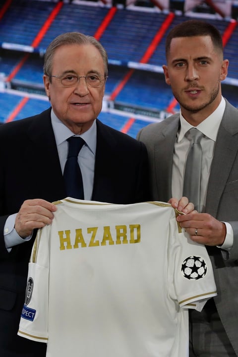 El máximo mandatario madridista se mostró muy satisfecho con la llegada de la estrella belga, y tuvo buenas palabras para un hombre que congregó a miles de aficionados en el estadio Santiago Bernabéu.