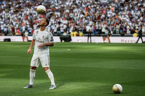 'Somos el Real Madrid y queremos más triunfos y títulos. Vamos a contar con una magnífica plantilla de jugadores y al frente de ella Zidane. Hace mucho tiempo que quería decir estas palabras. Eden Hazard es jugador del Real Madrid', agregó.